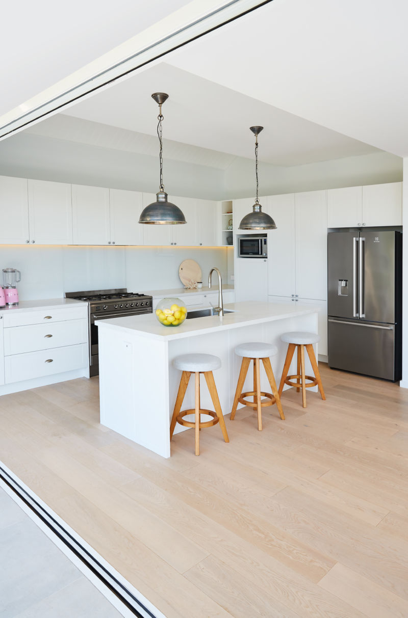 Kitchen_Angle_3_Portrait_020 RET