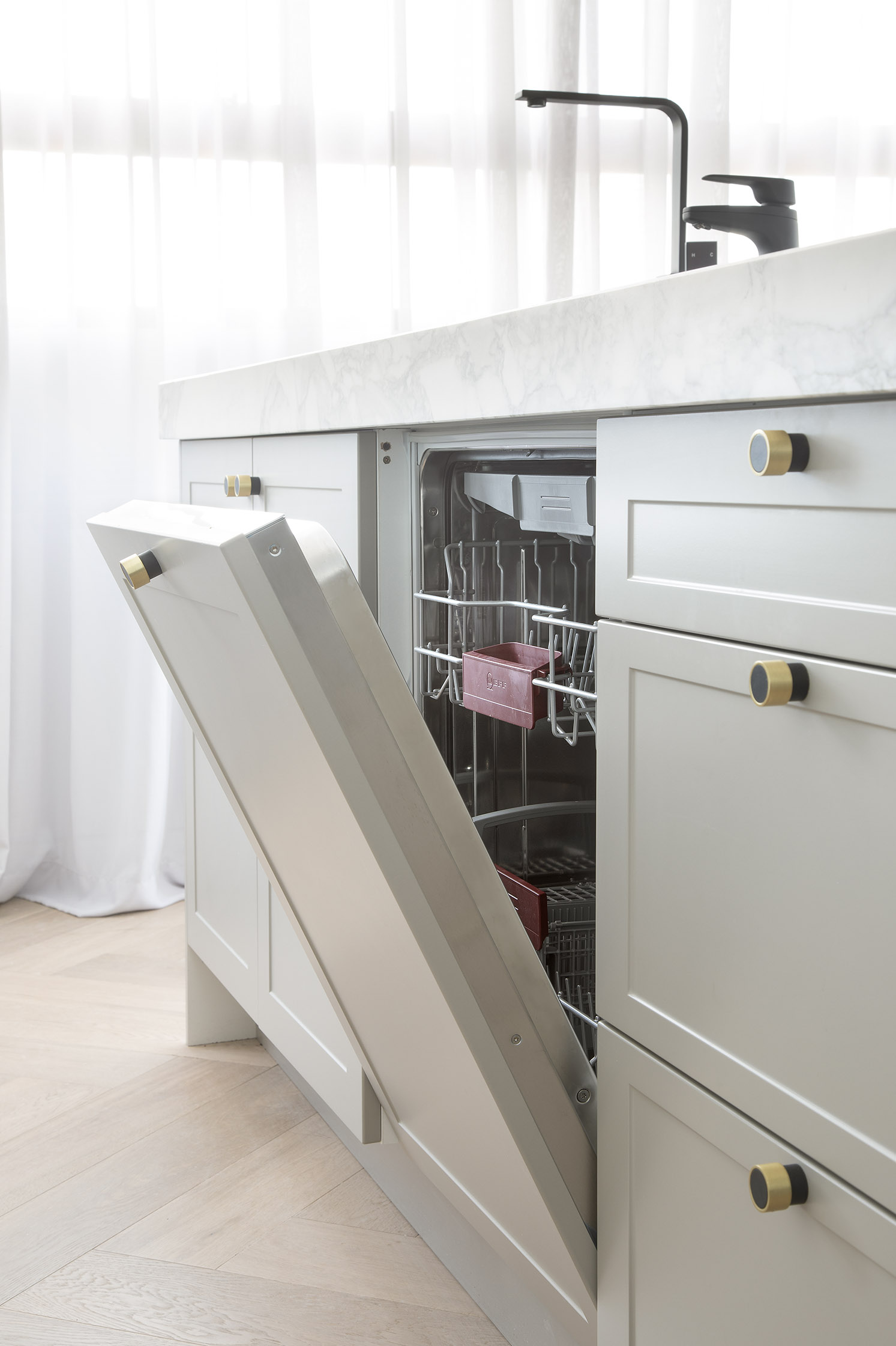 Island Kitchen with dishwasher