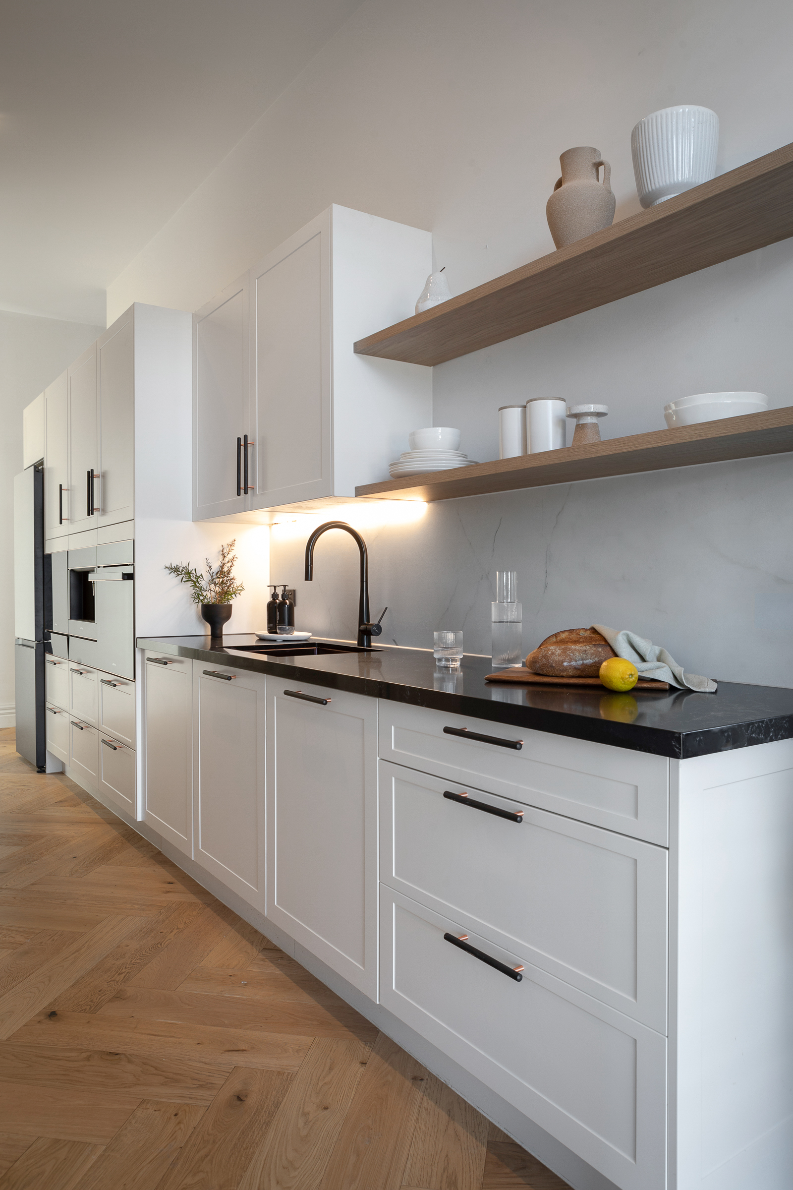 A classic Shaker-style kitchen with blue joinery and brass hardware   Kitchen interior, Interior design kitchen, Kitchen inspiration design