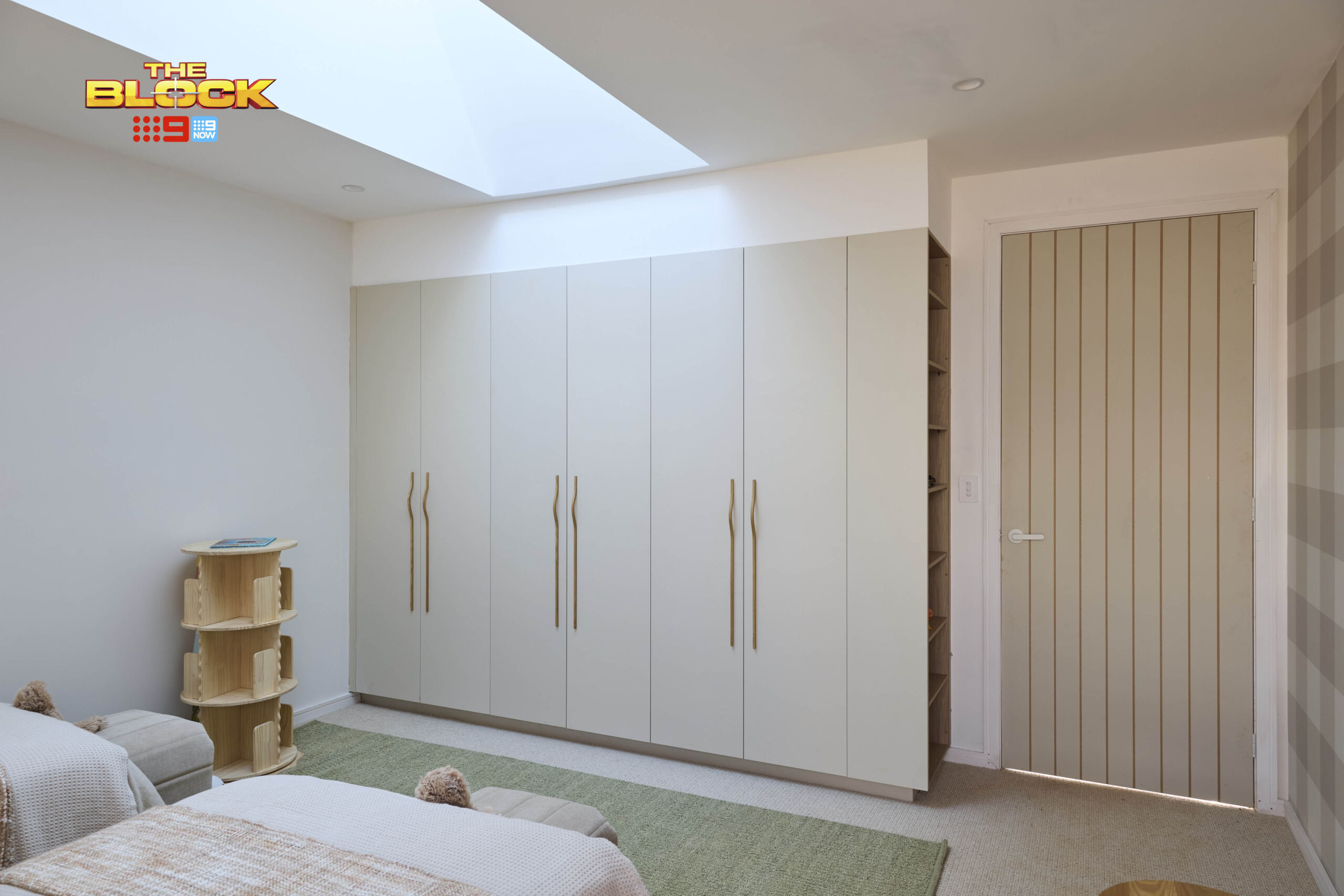Copy of H3 RM2 kids bedroom Britt and Taz-018 RET kids-built-in-wardrobe-with Almond-flat-doors-statement-timber-handles