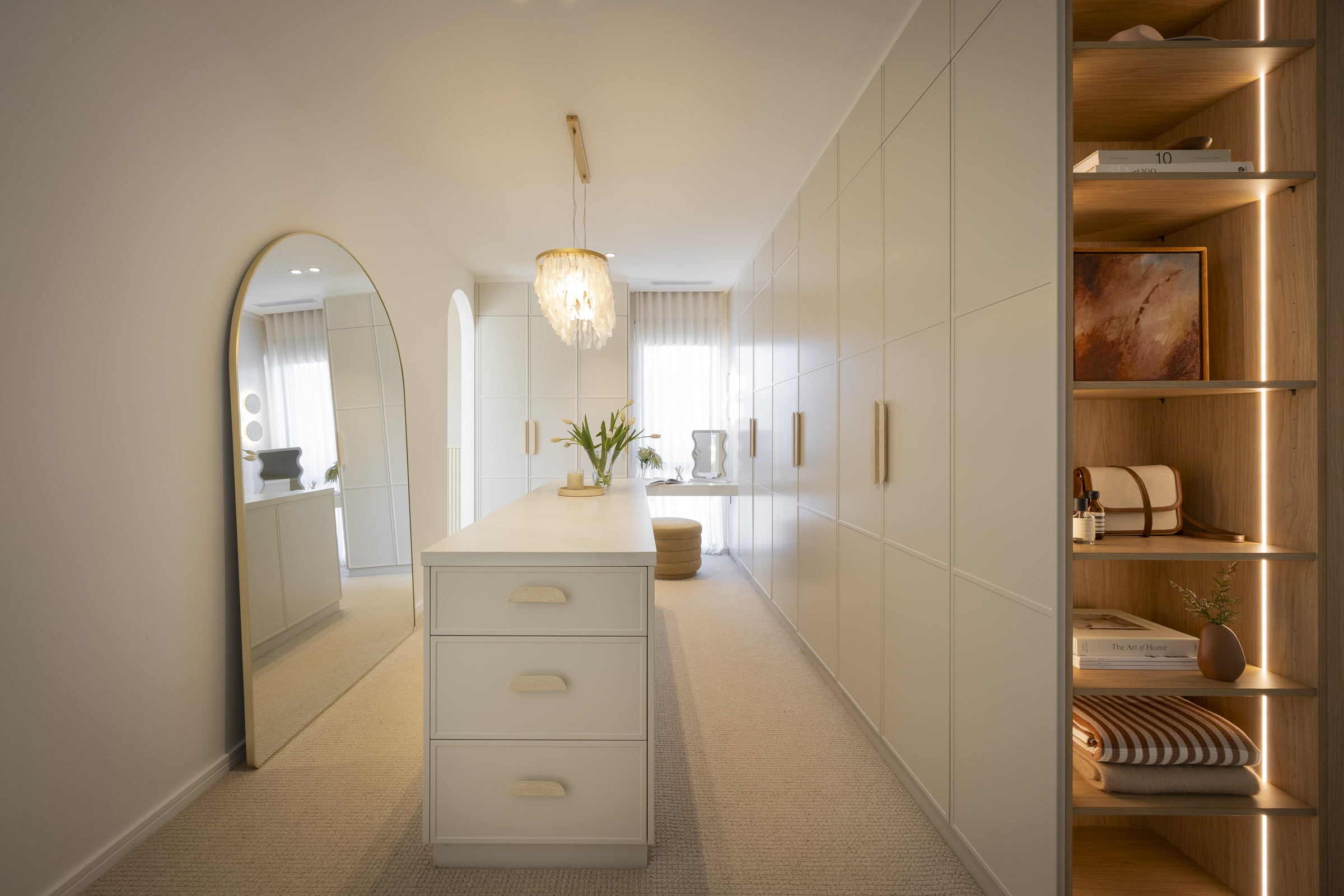 MA_FM051 shaker-wardrobe-door-walk-in-wardrobe-with-island-bench
