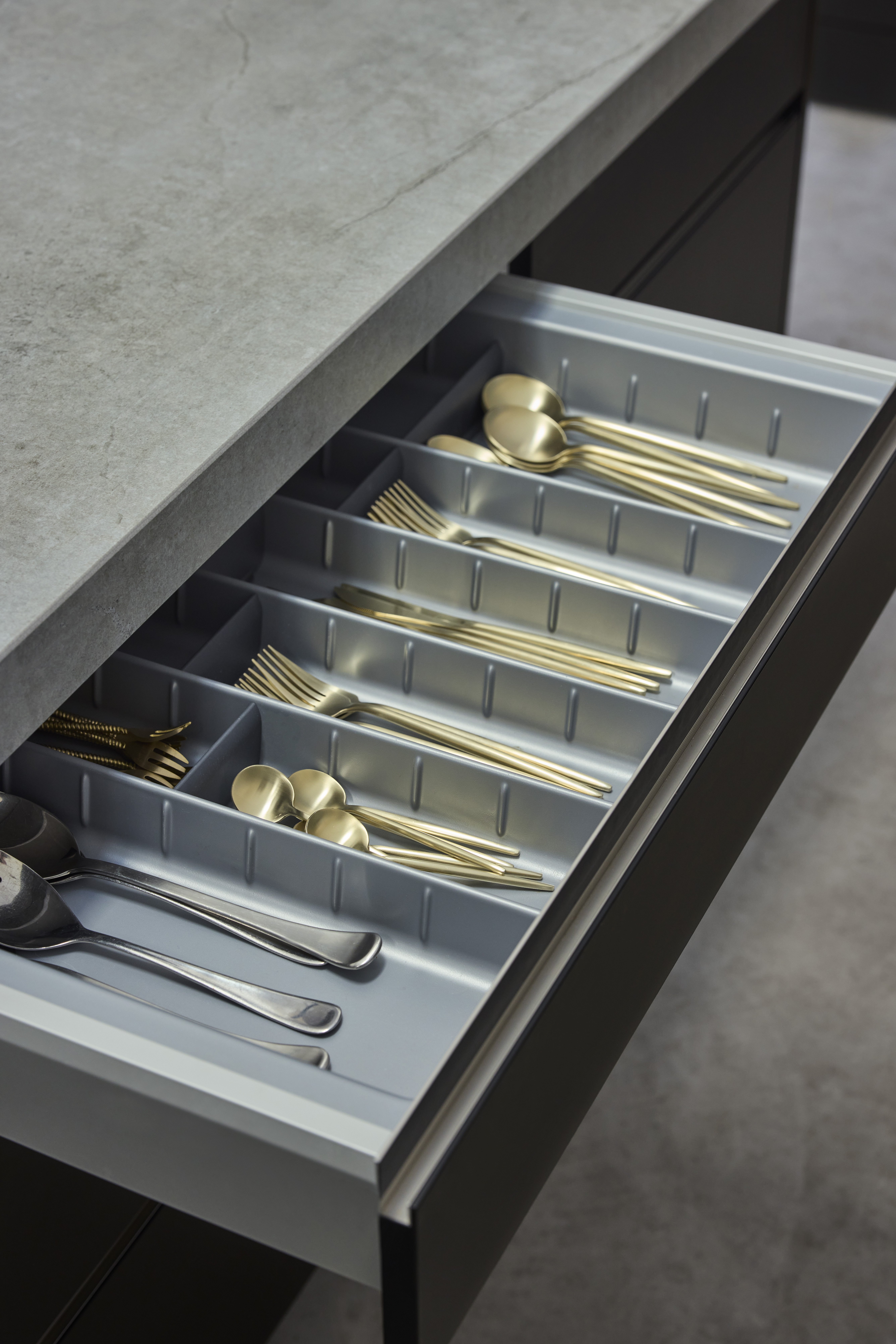 kitchen-cutlery-tray