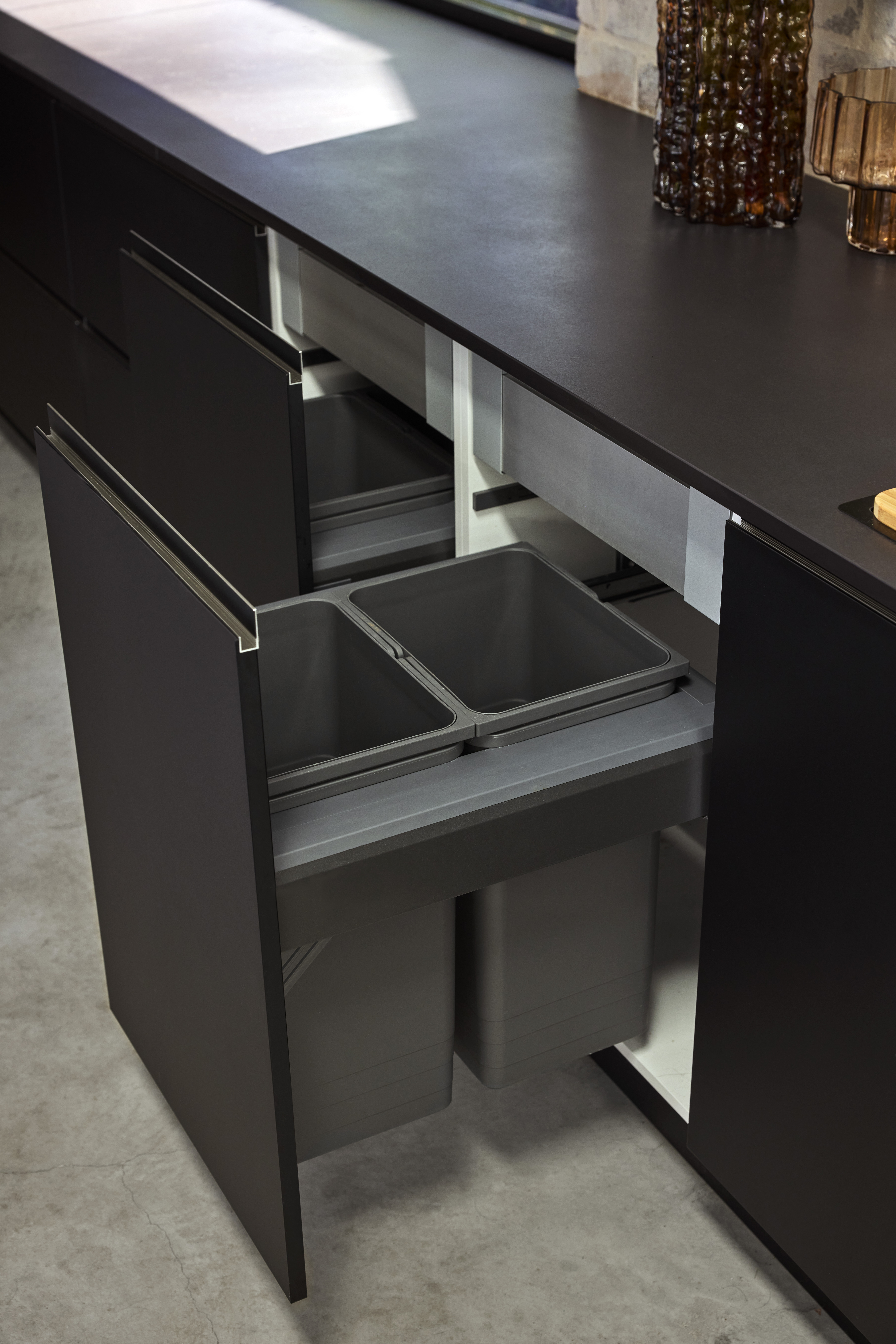 kitchen-integrated-bin