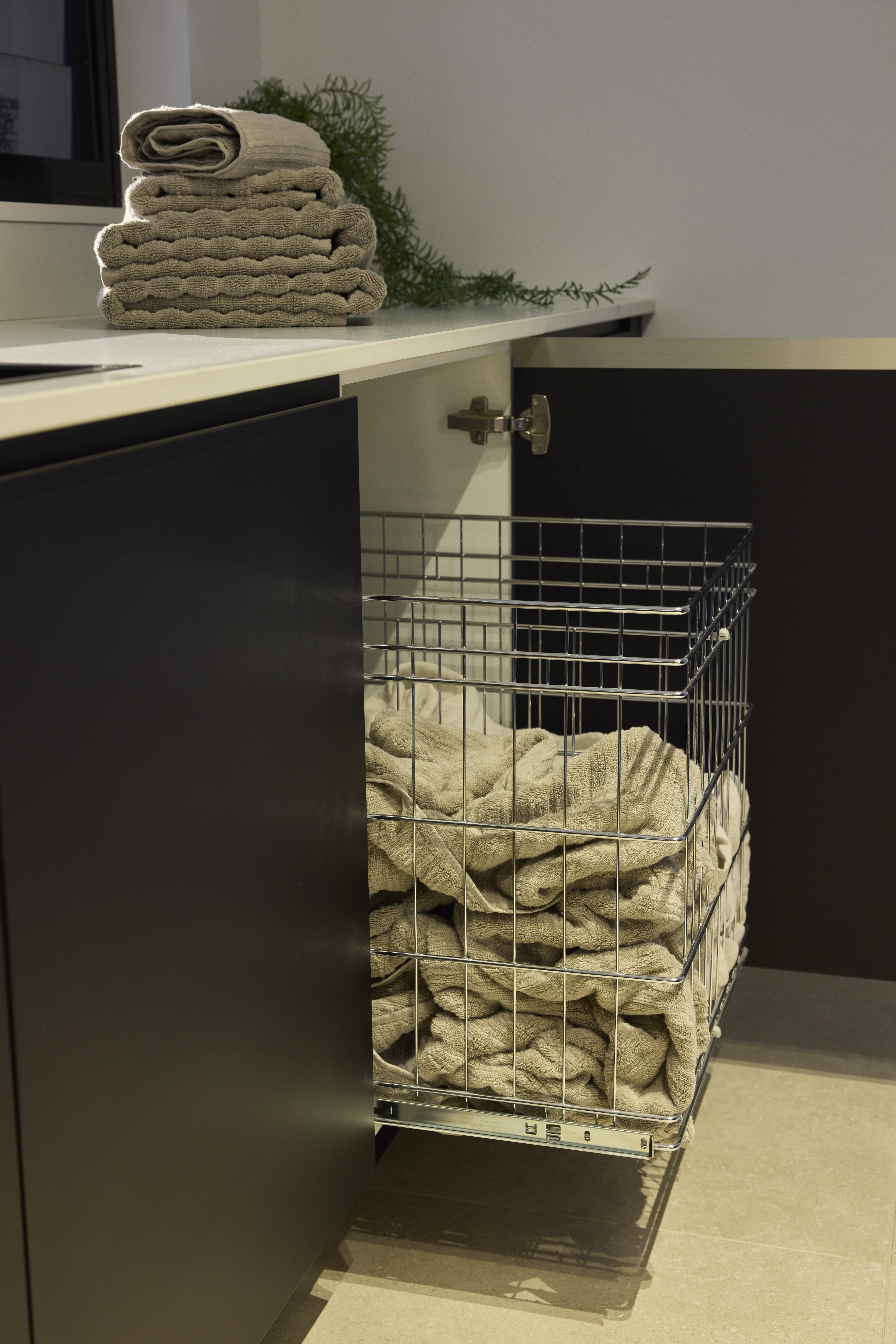 laundry-wire-hamper