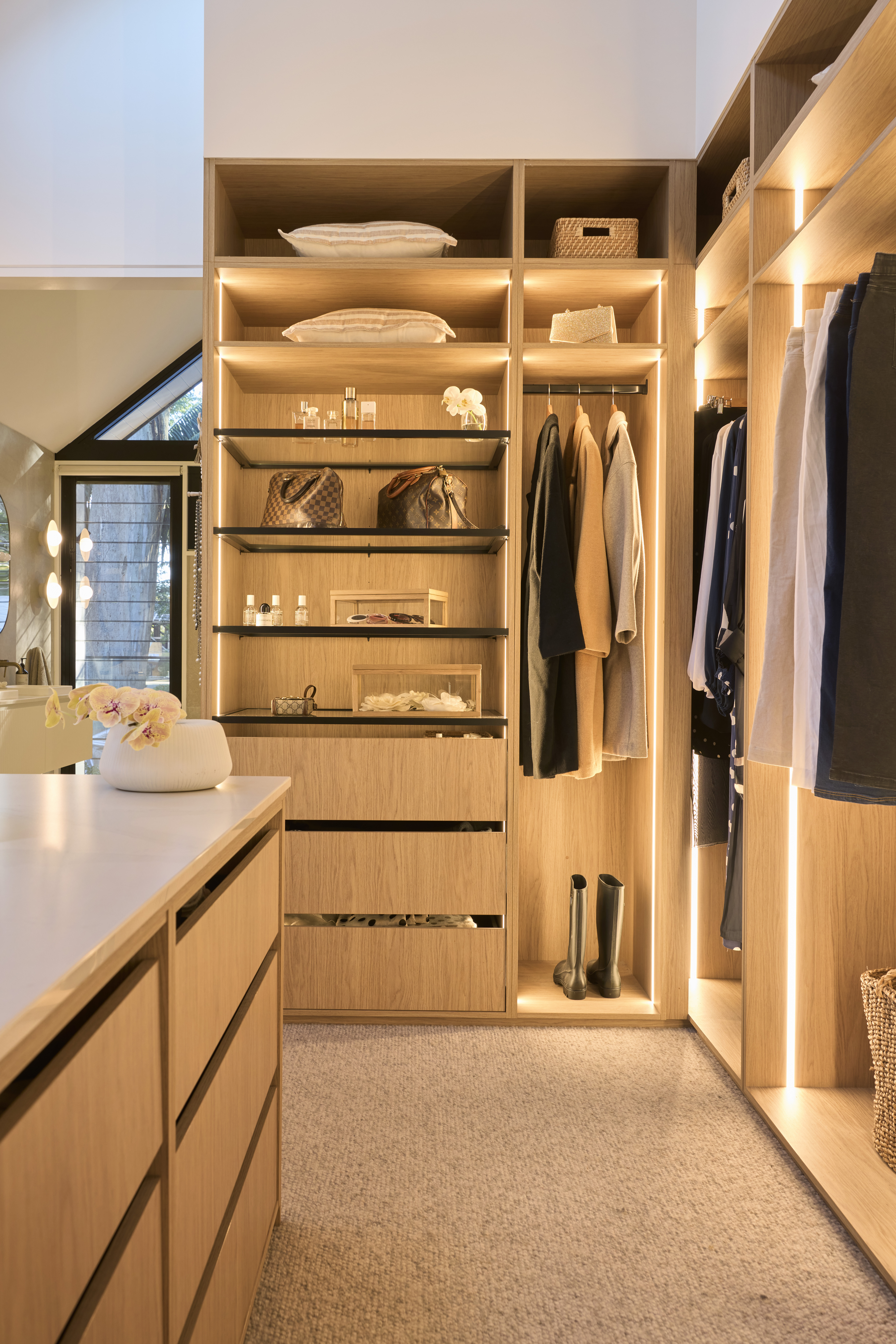 walk-in-wardrobe-storage