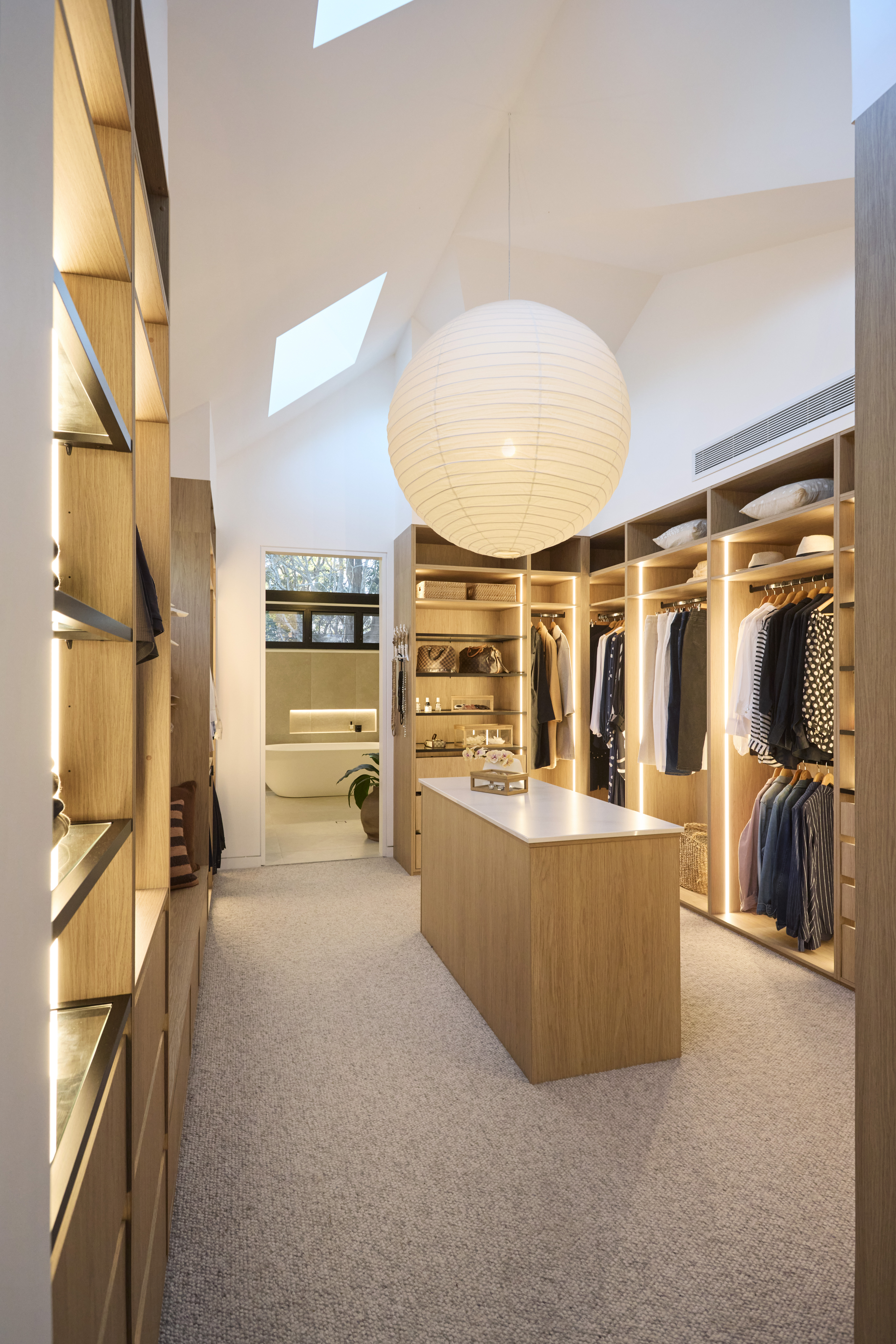 walk-in-wardrobe-with-island-bench