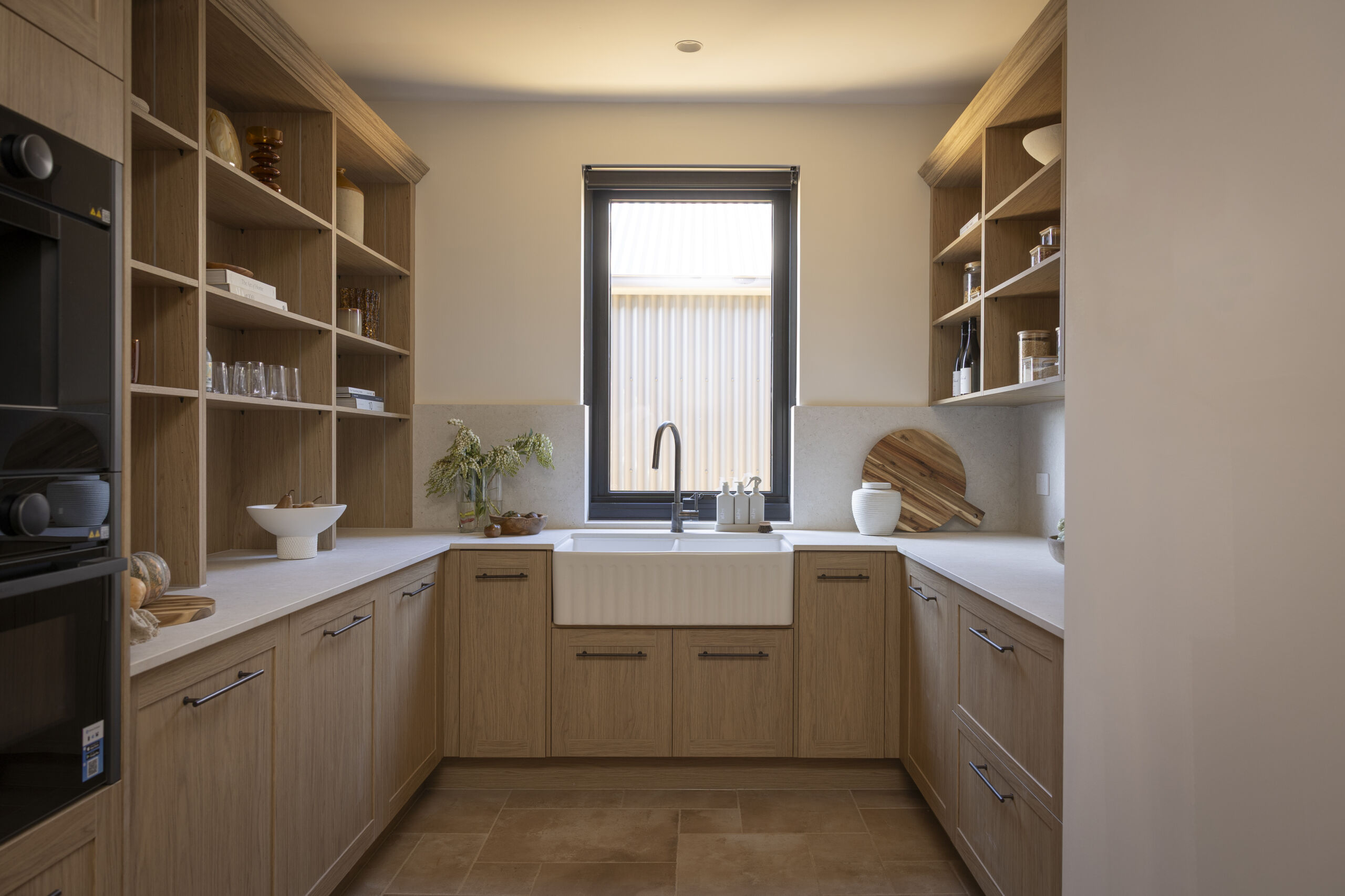 H5 ROBBIE & MAT Pantry MA356
